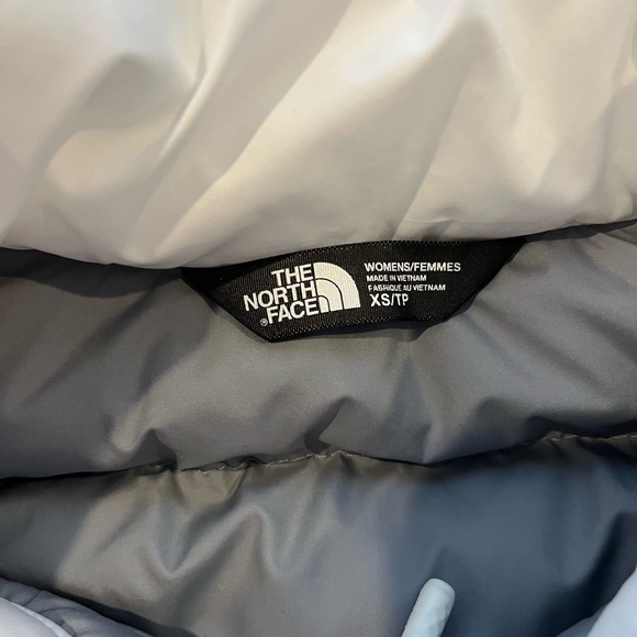 The North Face Women's White Puffer Vest - Picture 4 of 7
